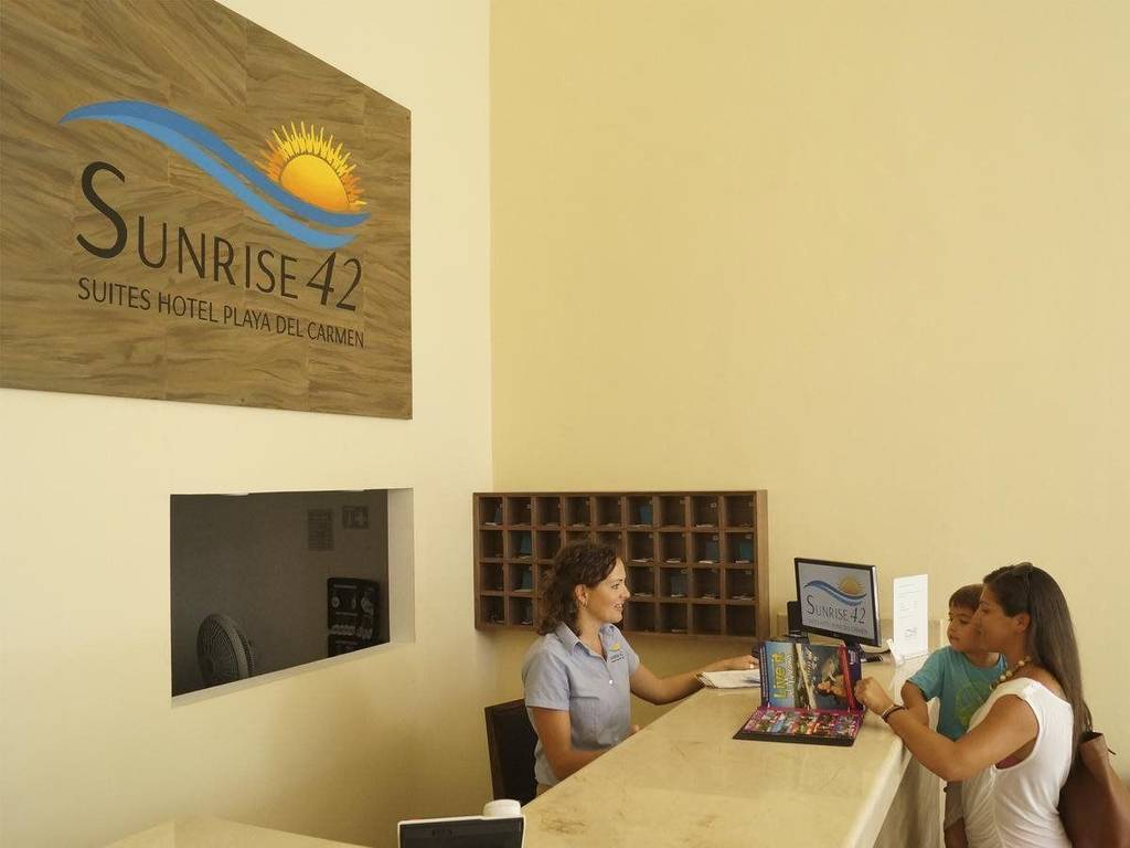 Sunrise 42 Suites Hotel Плая-дель-Кармен Экстерьер фото