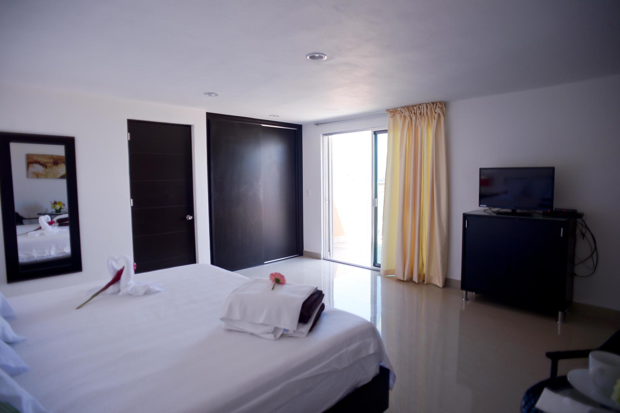 Sunrise 42 Suites Hotel Плая-дель-Кармен Экстерьер фото