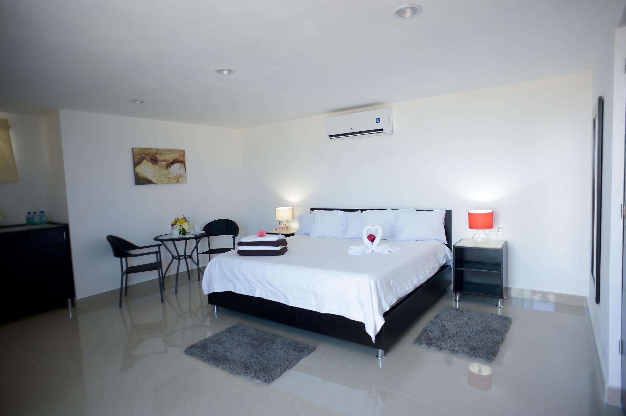 Sunrise 42 Suites Hotel Плая-дель-Кармен Экстерьер фото
